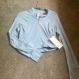 Size 8 it’s rulu run cropped 1/2 zip up brand new
